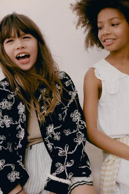 ZARA СТЕГАНАЯ КУРТКА С КОНТРАСТНОЙ ВЫШИВКОЙ, ЧЕРНЫЙ/ЭКРЮ