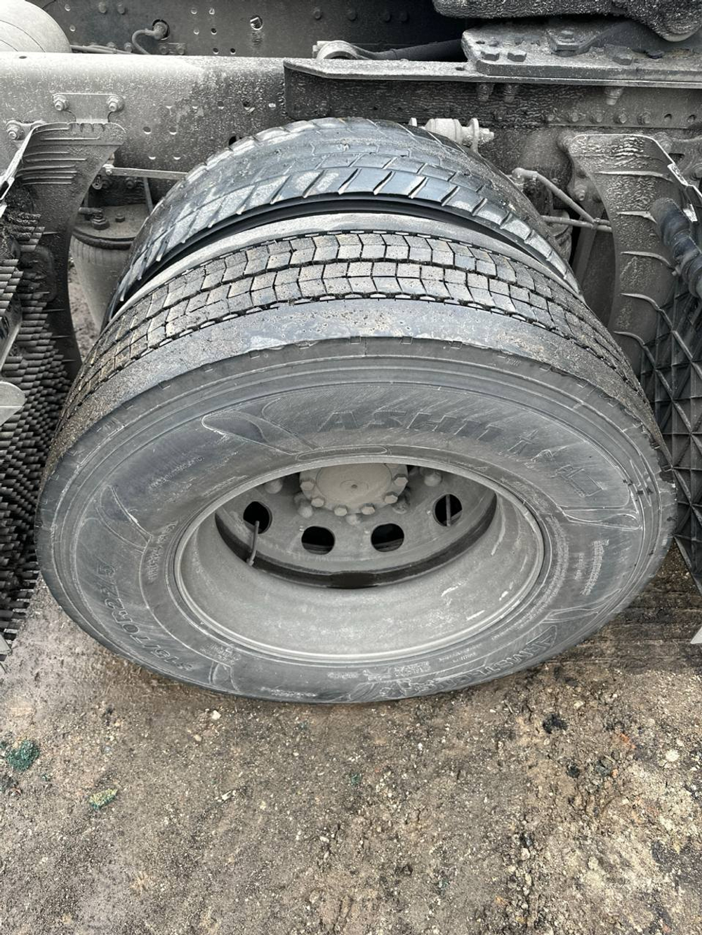 Shacman (Shaanxi) SX* 4x2 Седельный тягач SX4188YY381 (Дизельный, 12,5 л, 473 л.с., МТ)