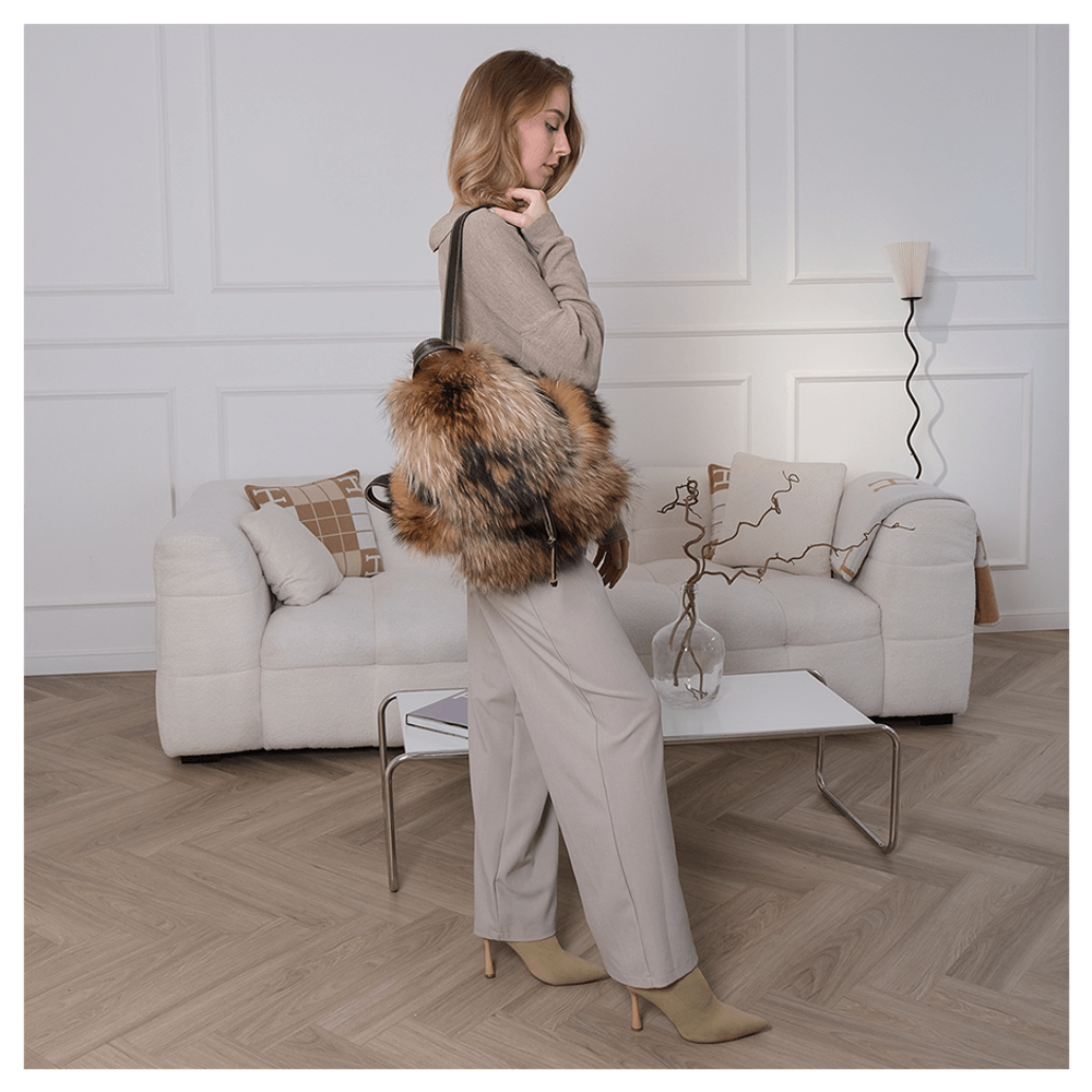 Меховой рюкзак «Пушистый из енота»