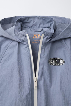 ZARA ДОЖДЕВИК WATER REPELLENT С КАПЮШОНОМ, ВЫЦВЕТШИЙ СИНИЙ