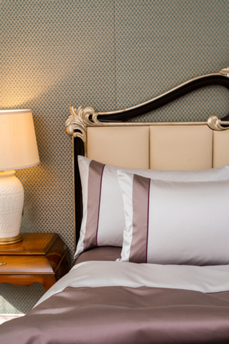 Постельное белье 2 спальное евро макси Сlaire Batiste Atelier Valmont серо-розовое