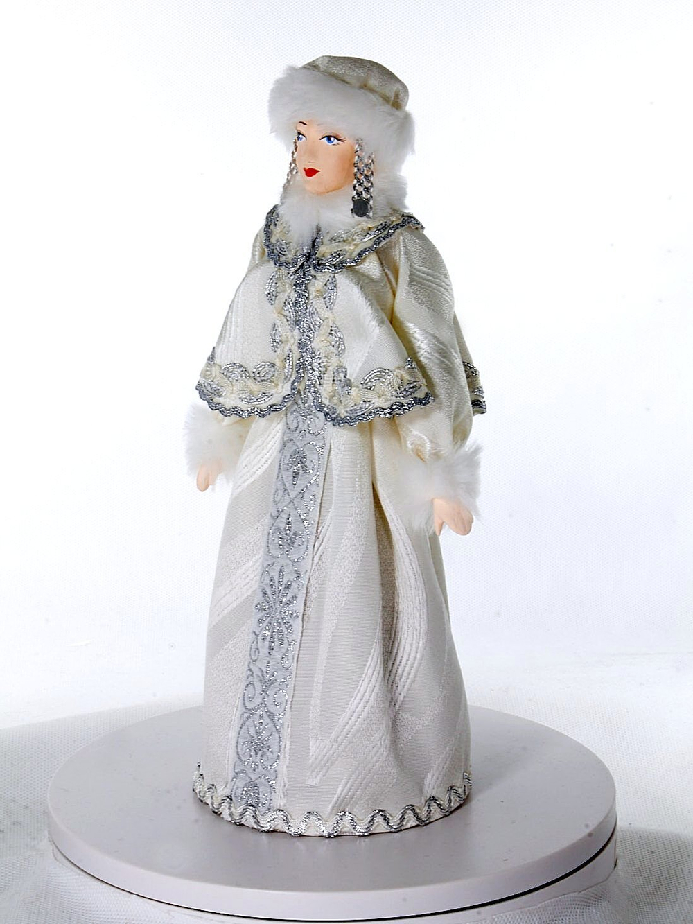 Фарфоровая кукла коллекционная Снегурочка в белой шубе. Новогодняя игрушка под ёлку ручной работы