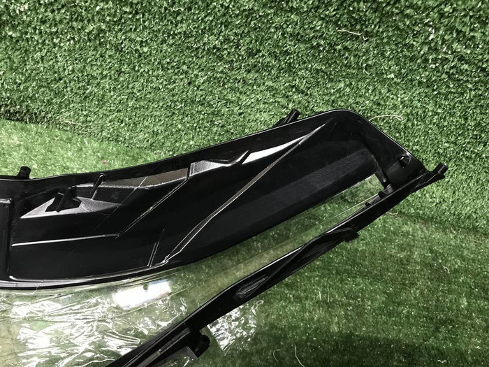 Стекло фары правое Lexus RX 4 (2019-2022)