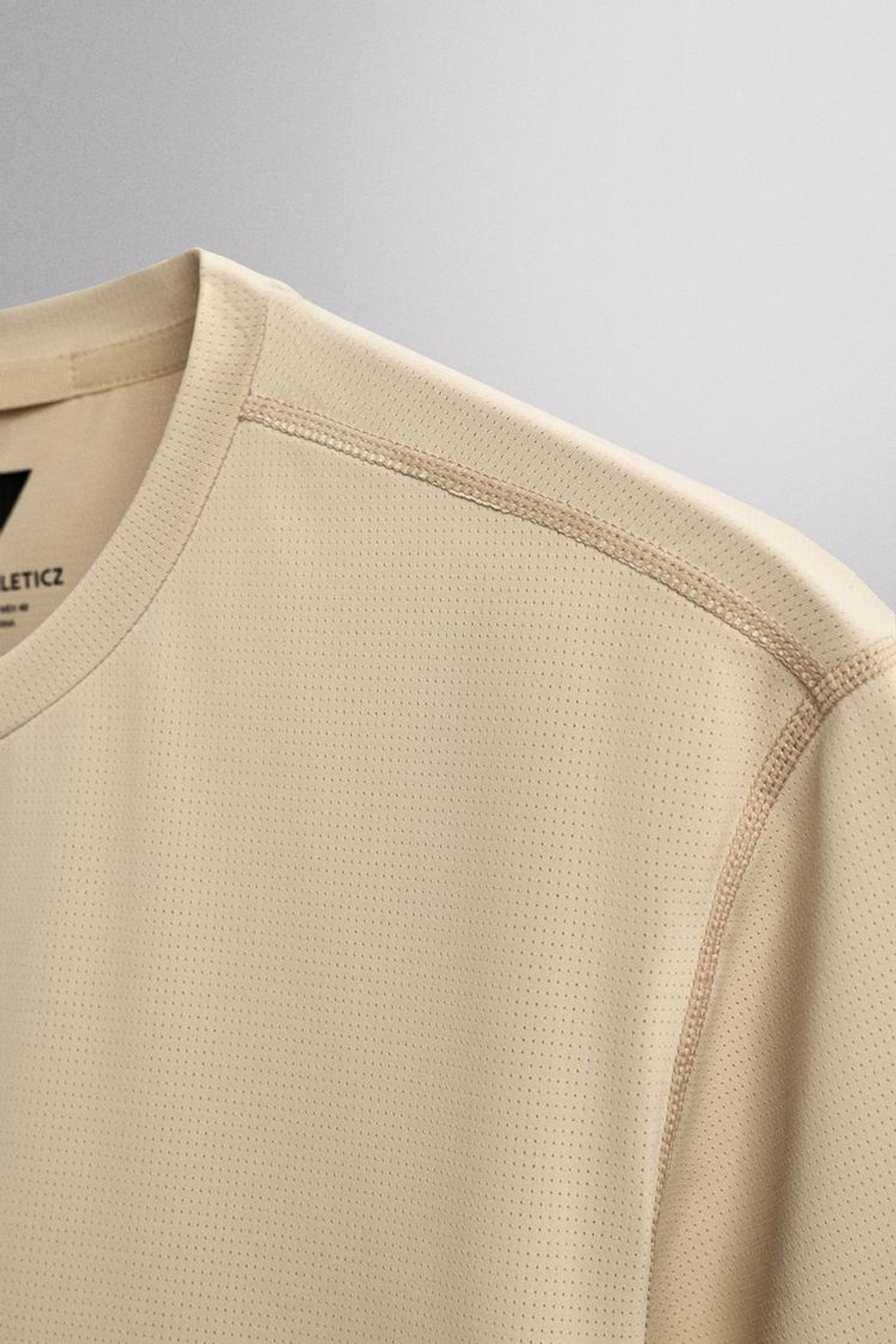 ZARA БАЗОВАЯ СПОРТИВНАЯ ФУТБОЛКА ИЗ ТЕХНИЧЕСКОЙ ТКАНИ, ПЕСОЧНЫЙ