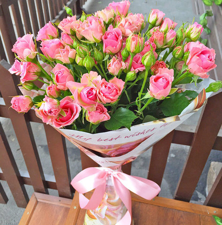 Букет нежно-розовых кустовых роз "Афродита"