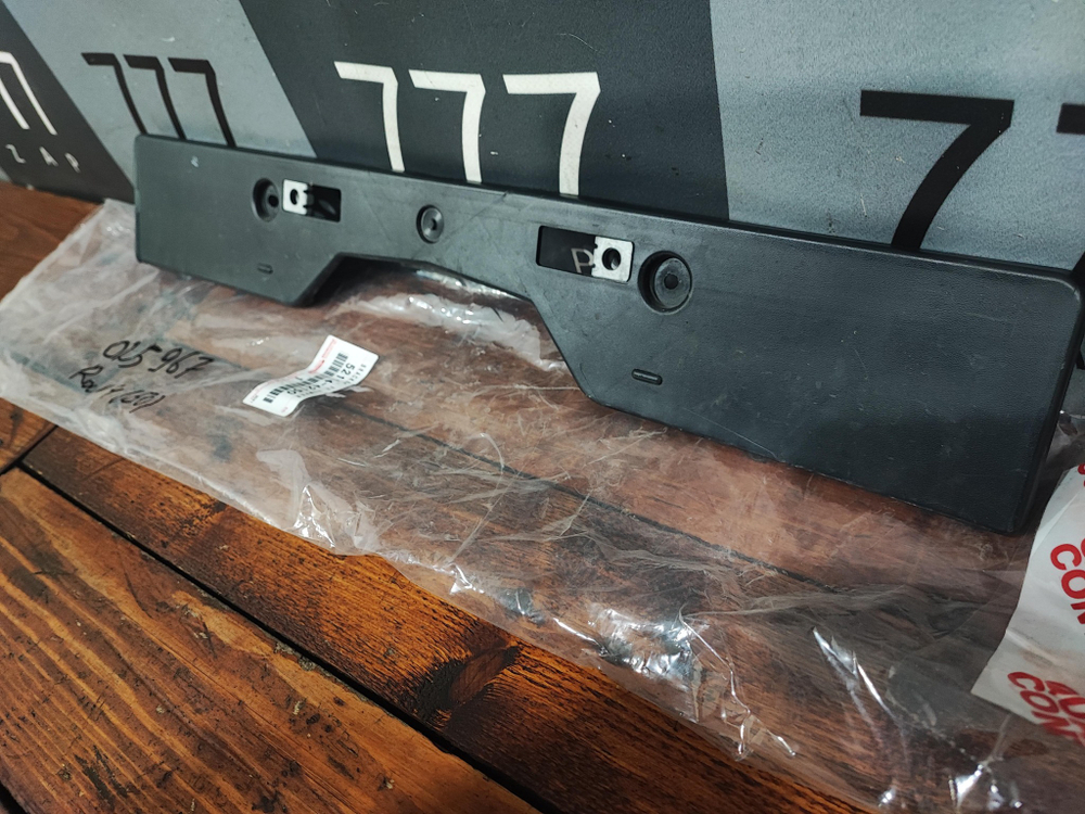 Площадка гос. номера RAV4 V (XA50) 18-нв Новая Оригинал 5211442150