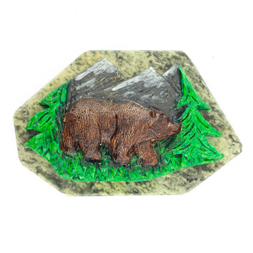 Магнит "Мишка в лесу" камень змеевик 130х90х55 мм 230 гр.R116219