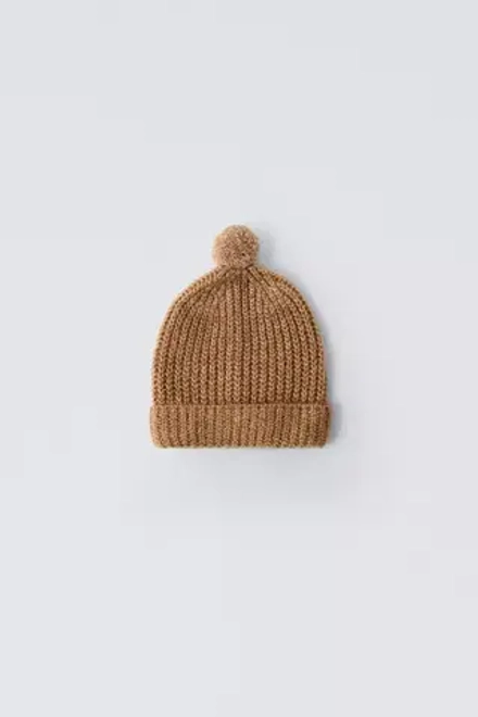 ZARA ШАПКА БИНИ С ПОМПОНОМ, ОХРА