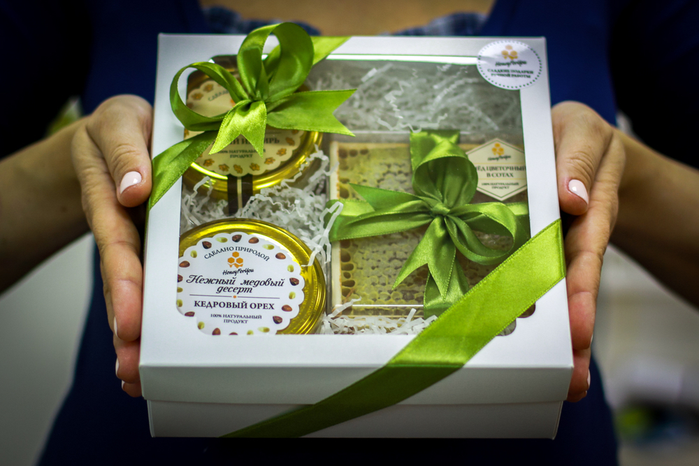 Подарочный набор HoneyForYou с крем-медом и сотовым медом в оливковом оформлении