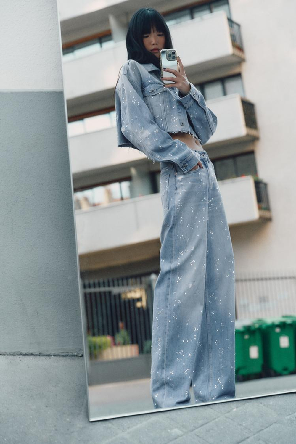 ZARA УКОРОЧЕННАЯ ДЖИНСОВАЯ КУРТКА TRF СО СТРАЗАМИ, СИНИЙ