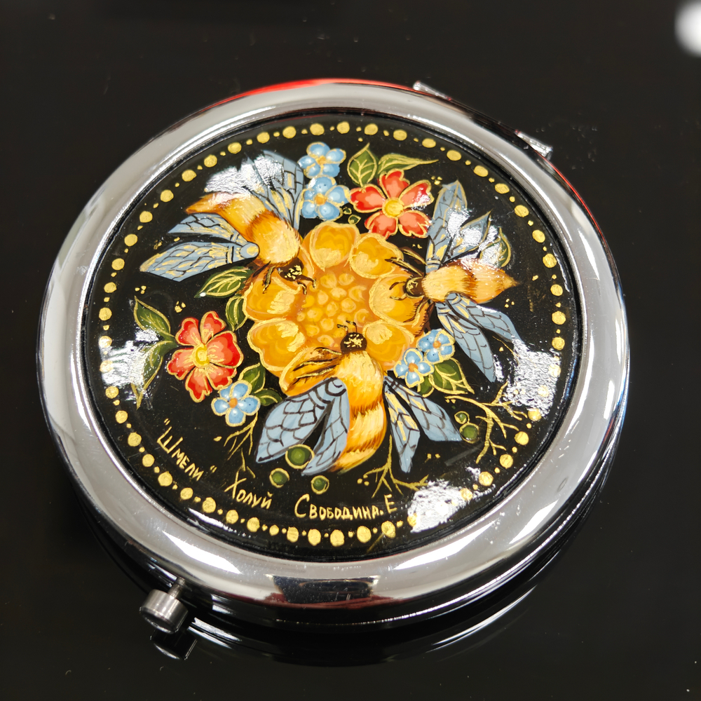 Сувенирное зеркальце с ручной росписью "Шмели"