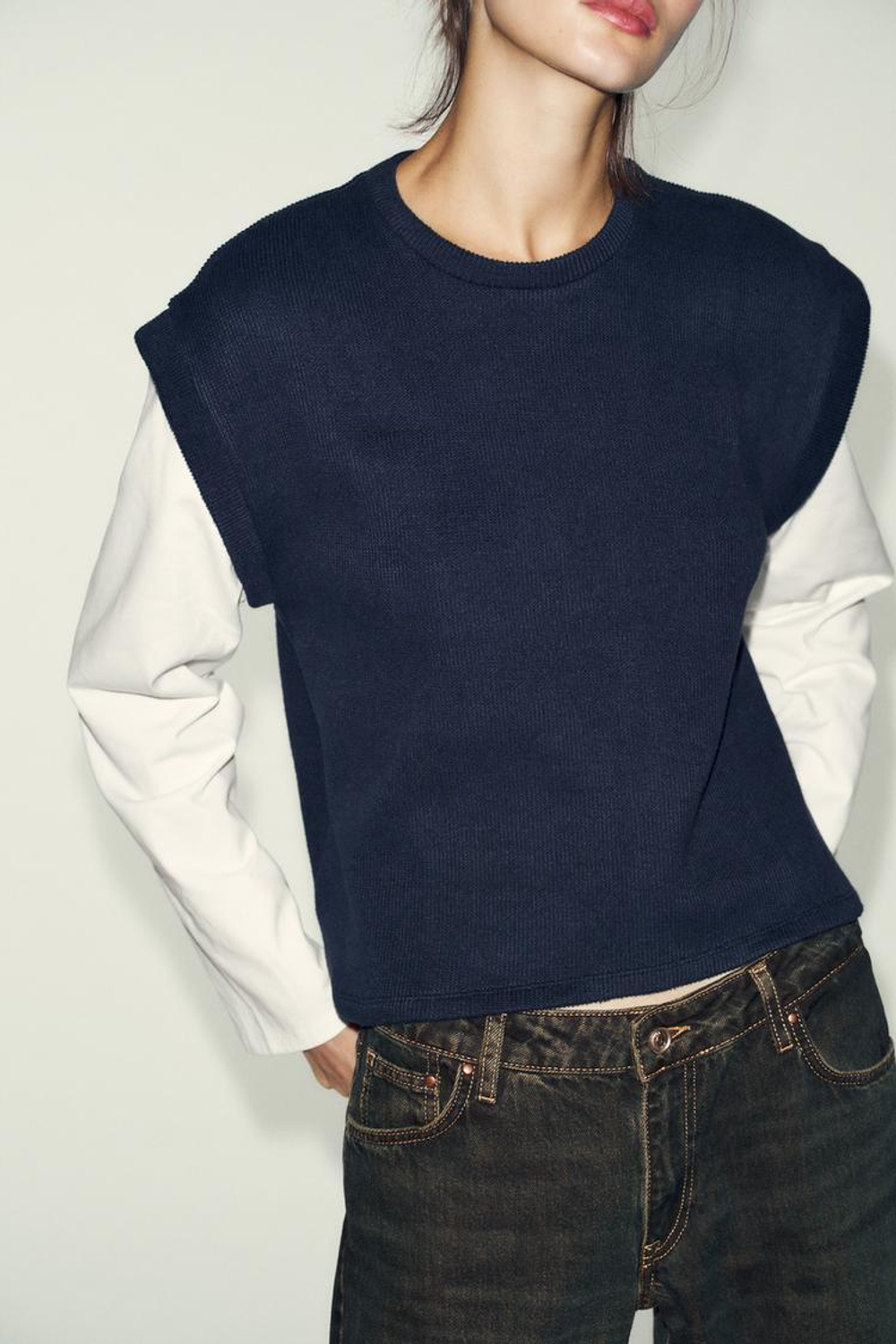 ZARA ФУТБОЛКА С КОМБИНИРОВАННЫМ ЖИЛЕТОМ, ЭКРЮ/ТЕМНО-СИНИЙ