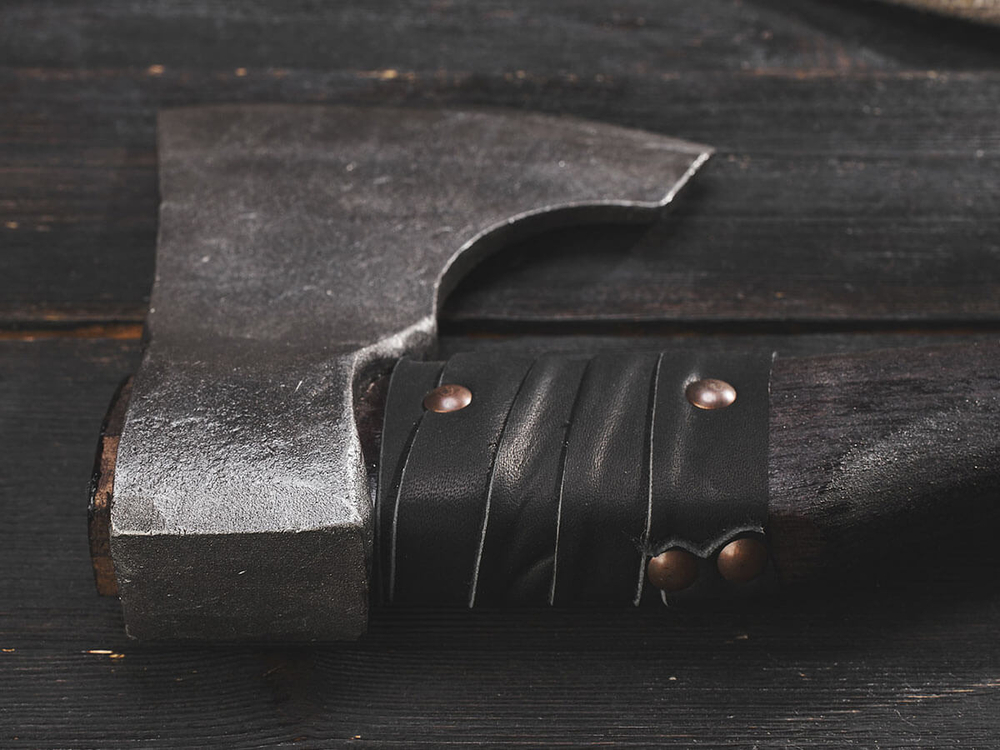 Топор "Время быть сильным", рукоять комель берёзы (морилка)