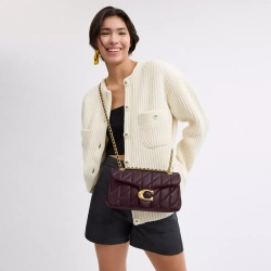 COACH СУМКА ЧЕРЕЗ ПЛЕЧО TABBY 26 С МЯГКОЙ ПОДКЛАДКОЙ, БОРДОВЫЙ