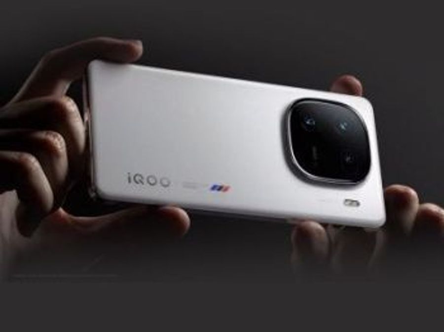 Опубликованы подробности о дизайне и характеристиках смартфона iQOO 13