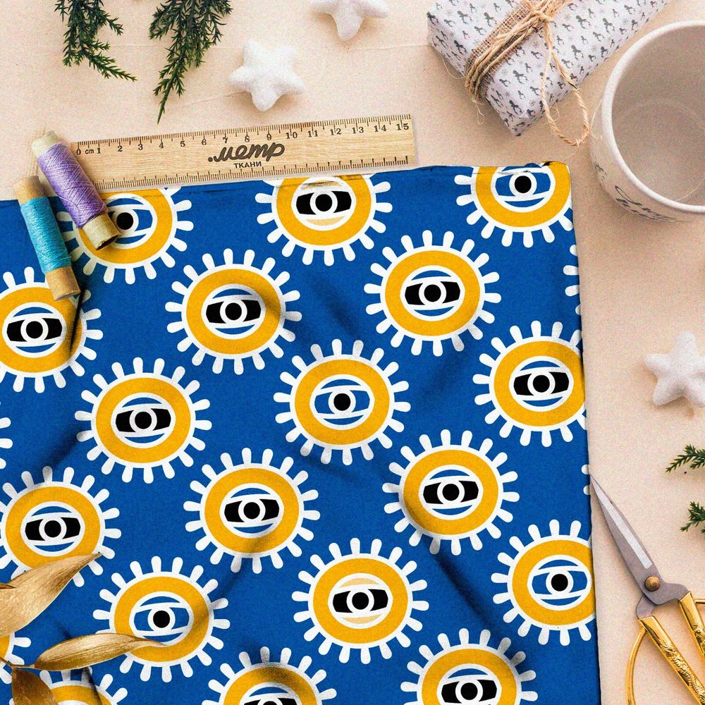 Ткань штапель солнечные глаза на голубом фоне
