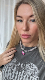 Колье из сахарного кварца и алмазного стекла с подвеской лошадка