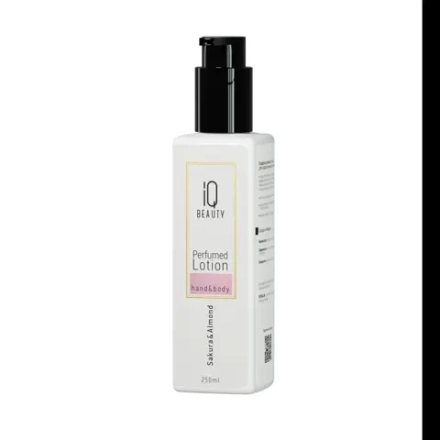 Парфюмированный лосьон для рук и тела IQ Beauty Сакура и миндаль Sakura&Almond, 250 мл