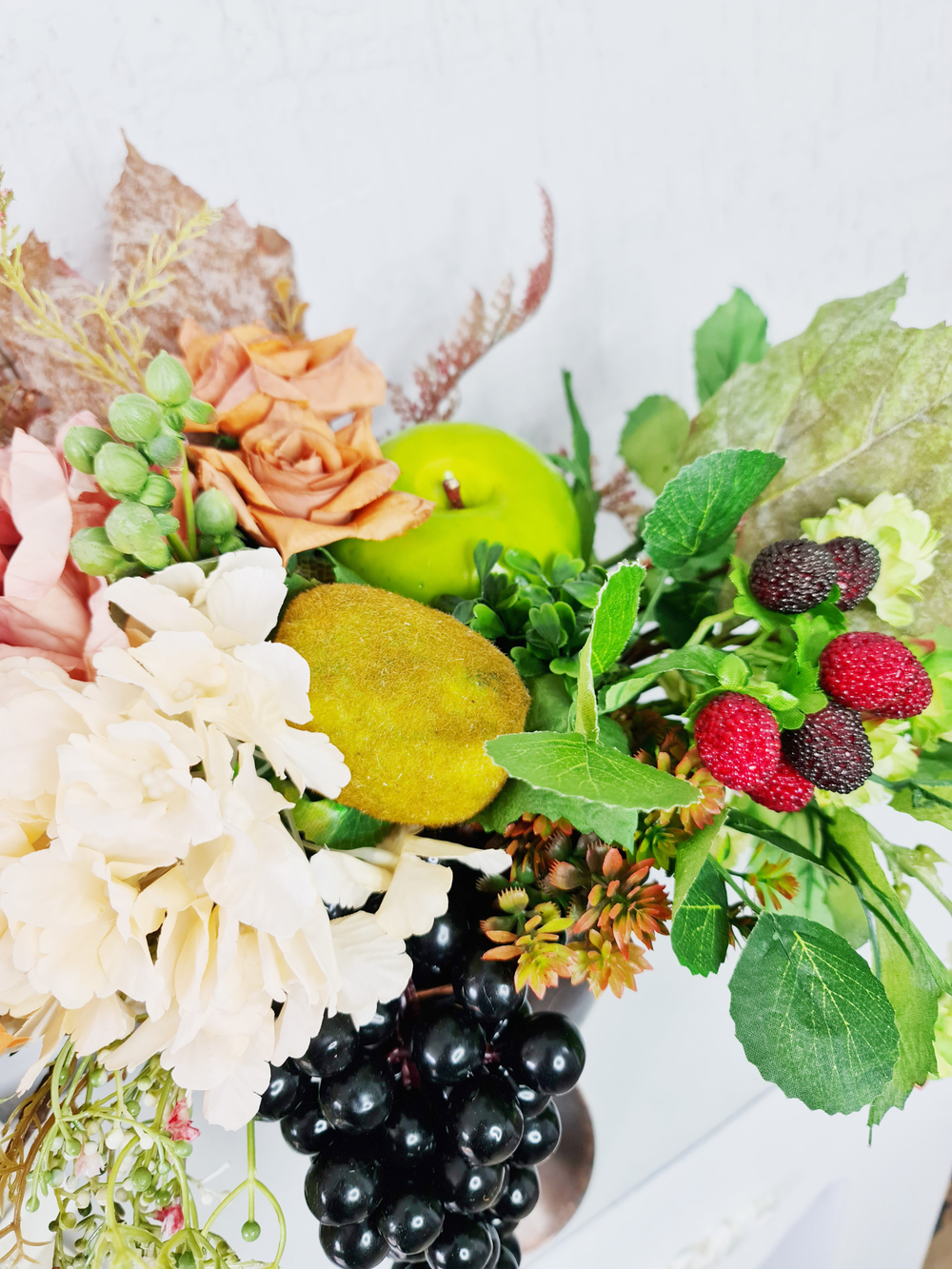 Цветочная композиция в металлическом кашпо "Осень" 46*66 см