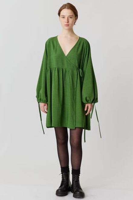Платье на запах с широкими рукавами длины мини из зеленой вискозы с шёлком
