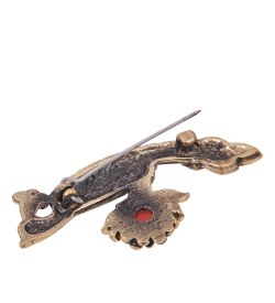 AM-4173 Брошь «Павлин Яванский « (латунь, янтарь)