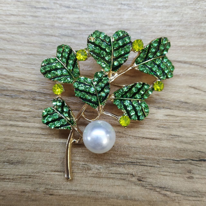 Брошь-кулон Веточка сердечки стразы цвет зеленый металл золотистый