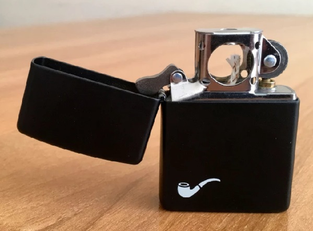 Зажигалка для трубок черная матовая Zippo 218PL с покрытием Black Matte