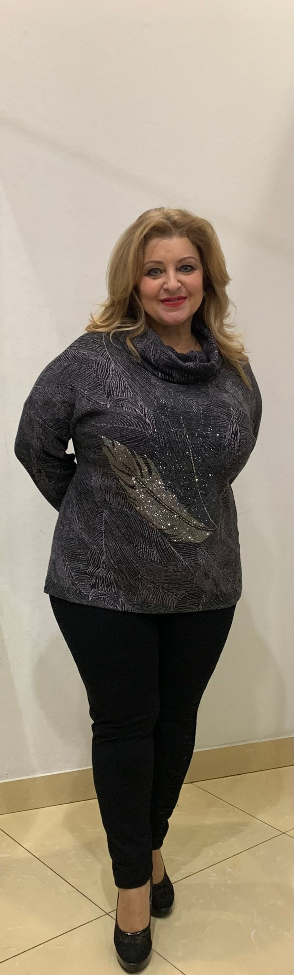 Нарядный джемпер-свитер