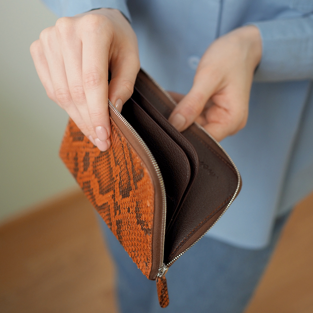 Кошелек из кожи питона, карамельного цвета