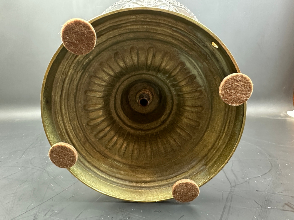 Старинная ваза-конфетница на бронзовой подставке