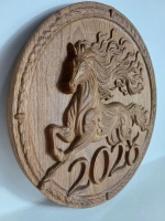 Панно из дуба сувенир Лошадь 2026 D=20см