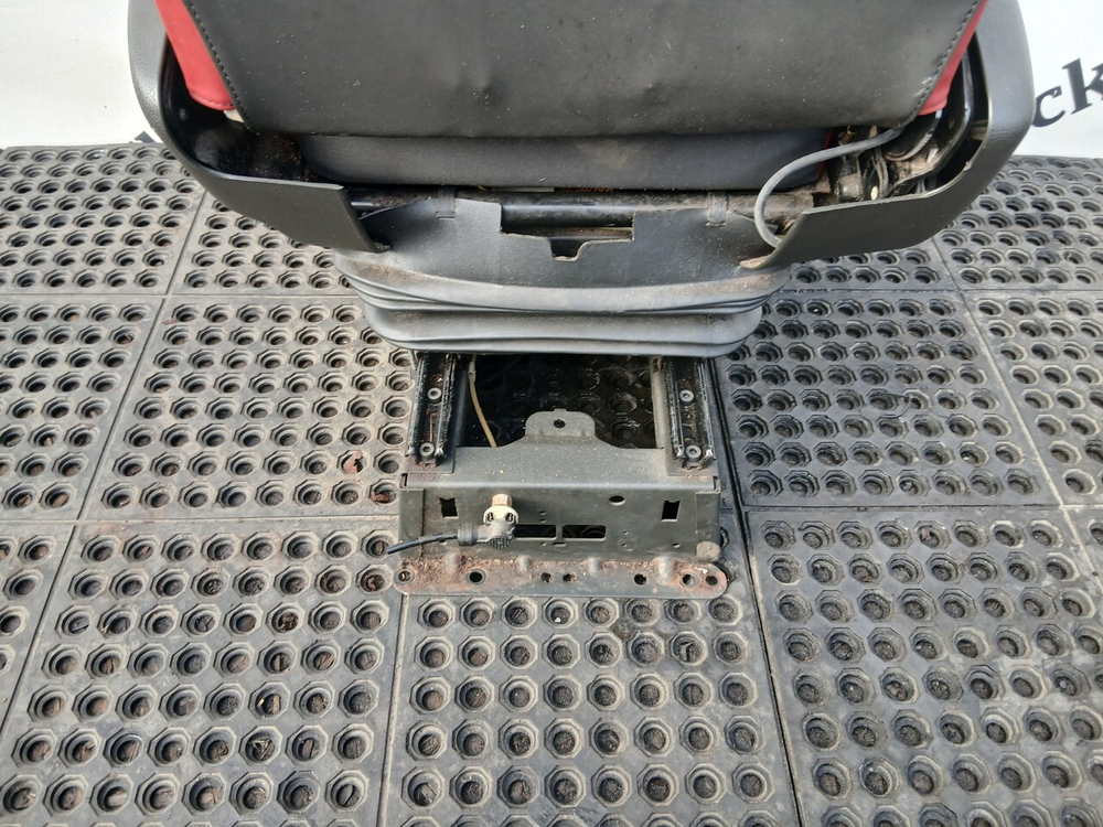 Комплект сидений пневматических 2017г