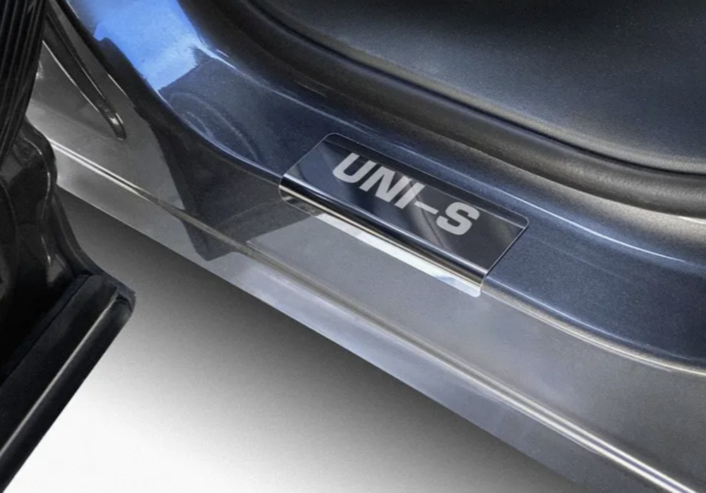 Накладки на пороги AutoMax для Changan UNI-S 2024-н.в., нерж.сталь, с надписью, 4 шт., AMCHUNIS01