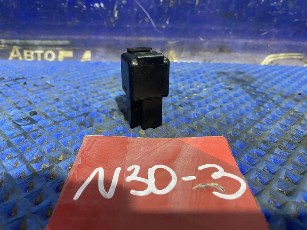 Реле поворотов NISSAN R'NESSA 2000