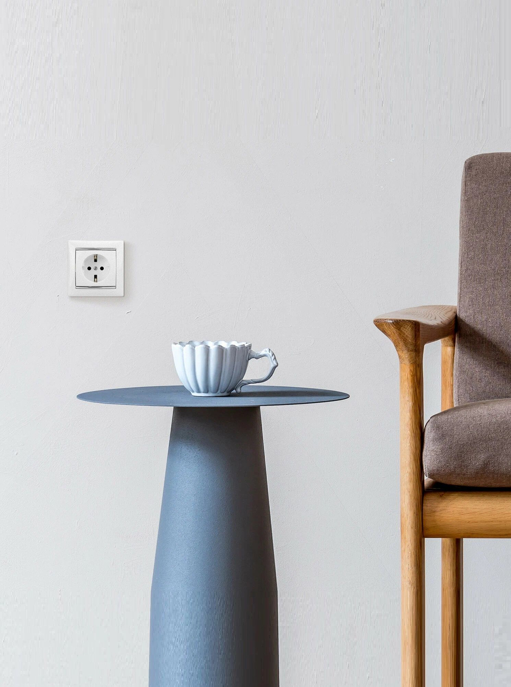 Legrand розетка 4420 с рамкой 1 белая