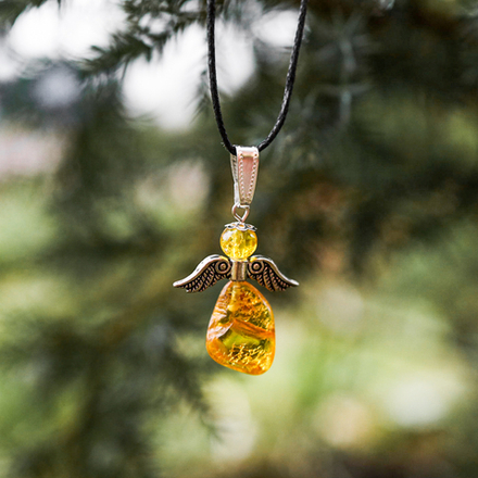 Янтарная подвеска «Ангел»