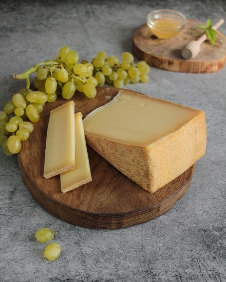 Сыр Бофор с мытой коркой 245гр, шт
