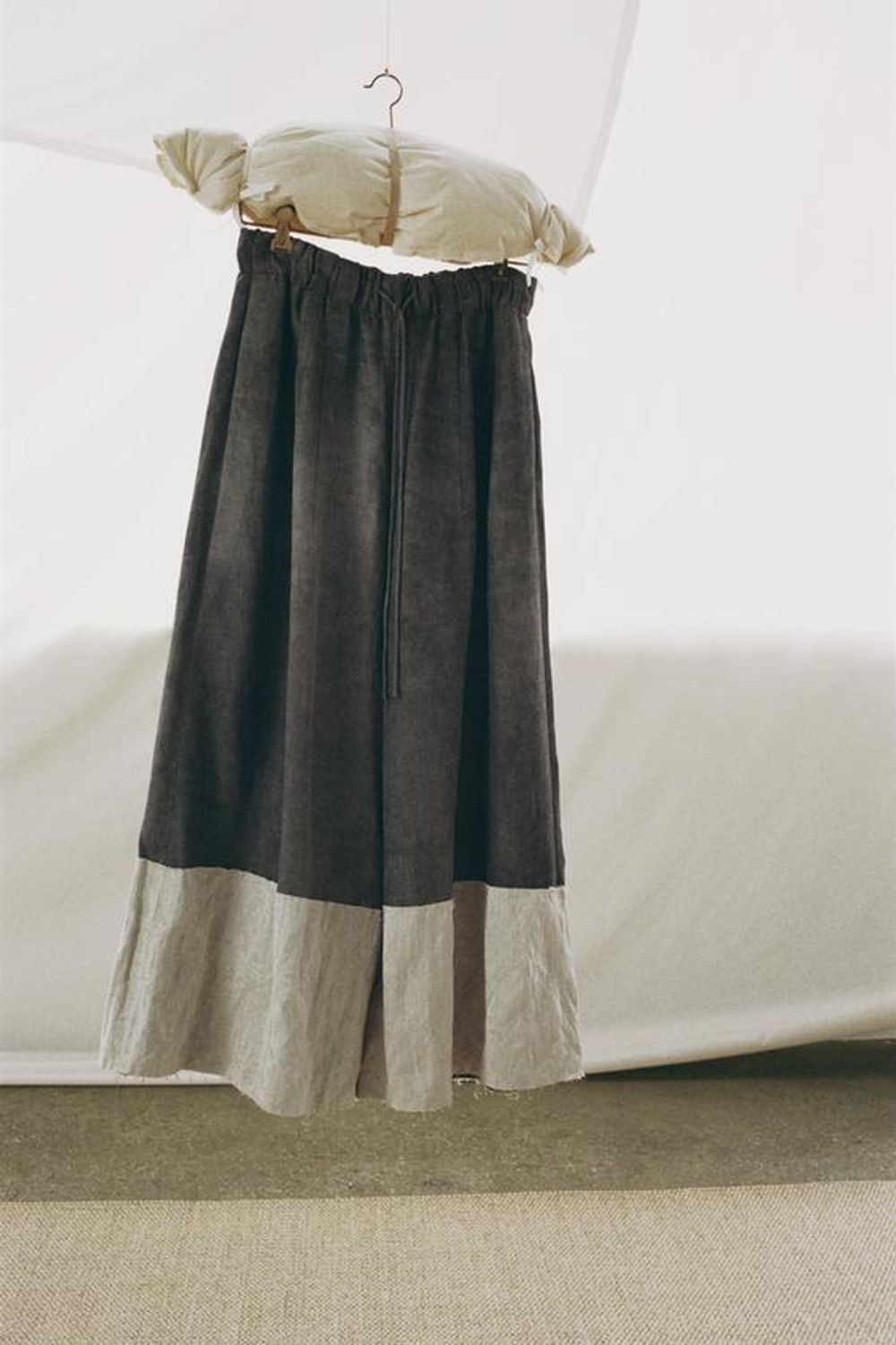 ZARA КОМБИНИРОВАННЫЕ ЖАККАРДОВЫЕ БРЮКИ — ZW COLLECTION, СЕРЫЙ МЕЛАНЖ