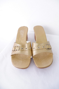 Босоножки золотистые кожаные 40 размер