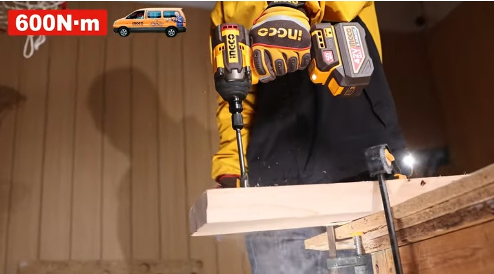 Аккумуляторный бесщеточный ударный гайковерт INGCO CIWLI42602 INDUSTRIAL 42 В 1/2" 600 Нм