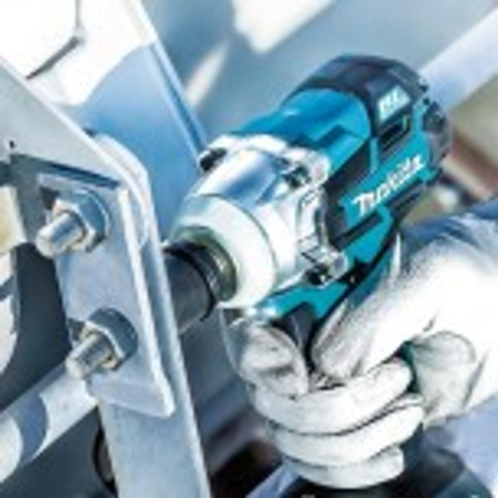 Гайковерт аккумуляторный MAKITA DTW 285 RTK ударный, бесщеточный DTW285RTK