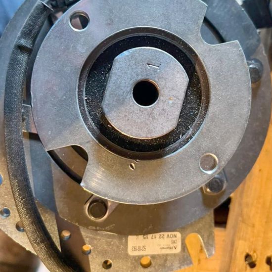 Запчасти Bourgault. Вал цилиндра BOURGAULT, отверстие цилиндра BOURGAULT