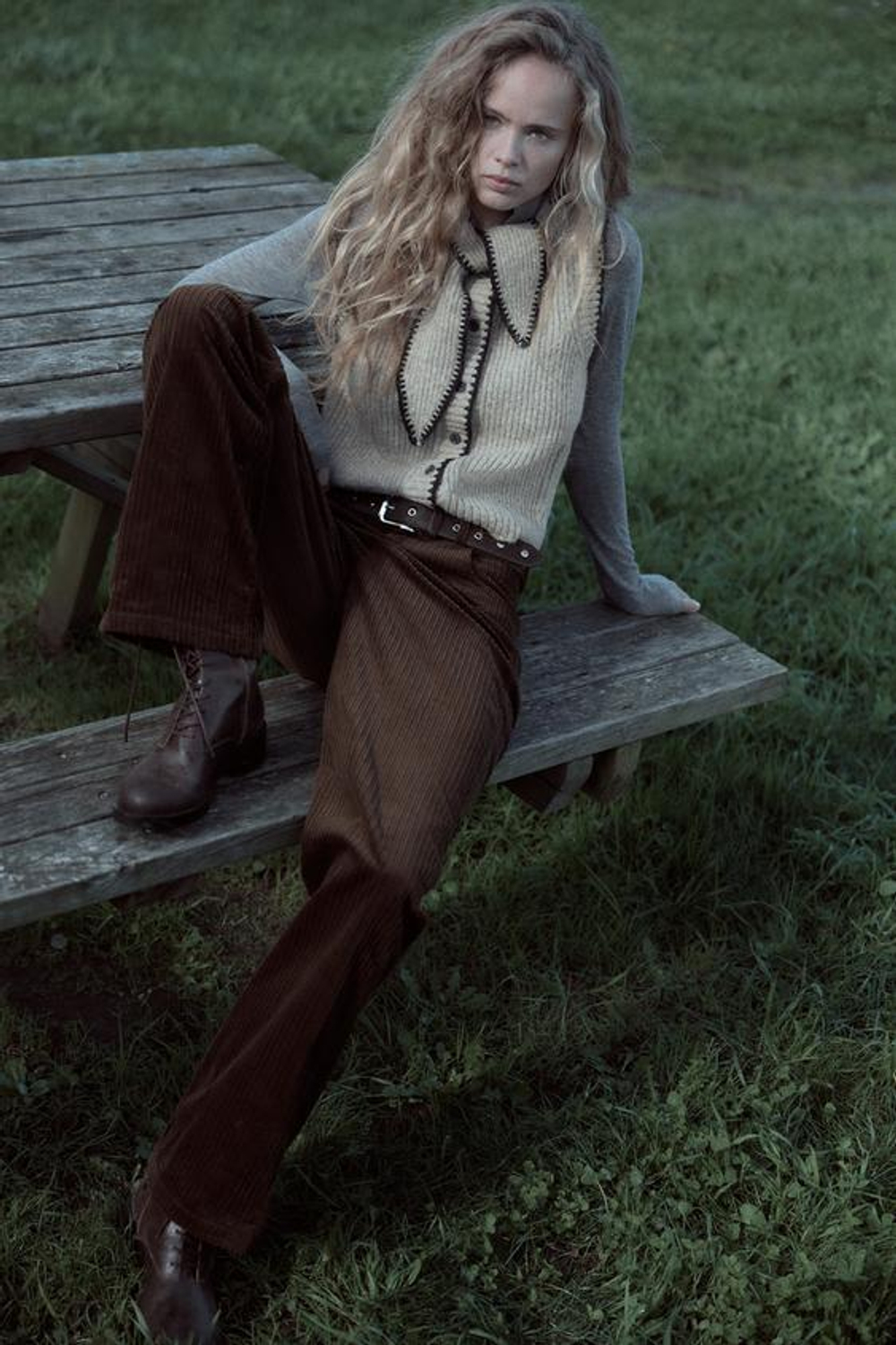 ZARA ТРИКОТАЖНЫЙ ЖИЛЕТ С БАНТОМ, СЕРОВАТО-КОРИЧНЕВЫЙ