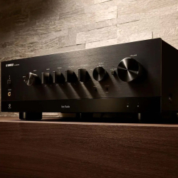 Yamaha R-N800A Black — сетевой стереоресивер