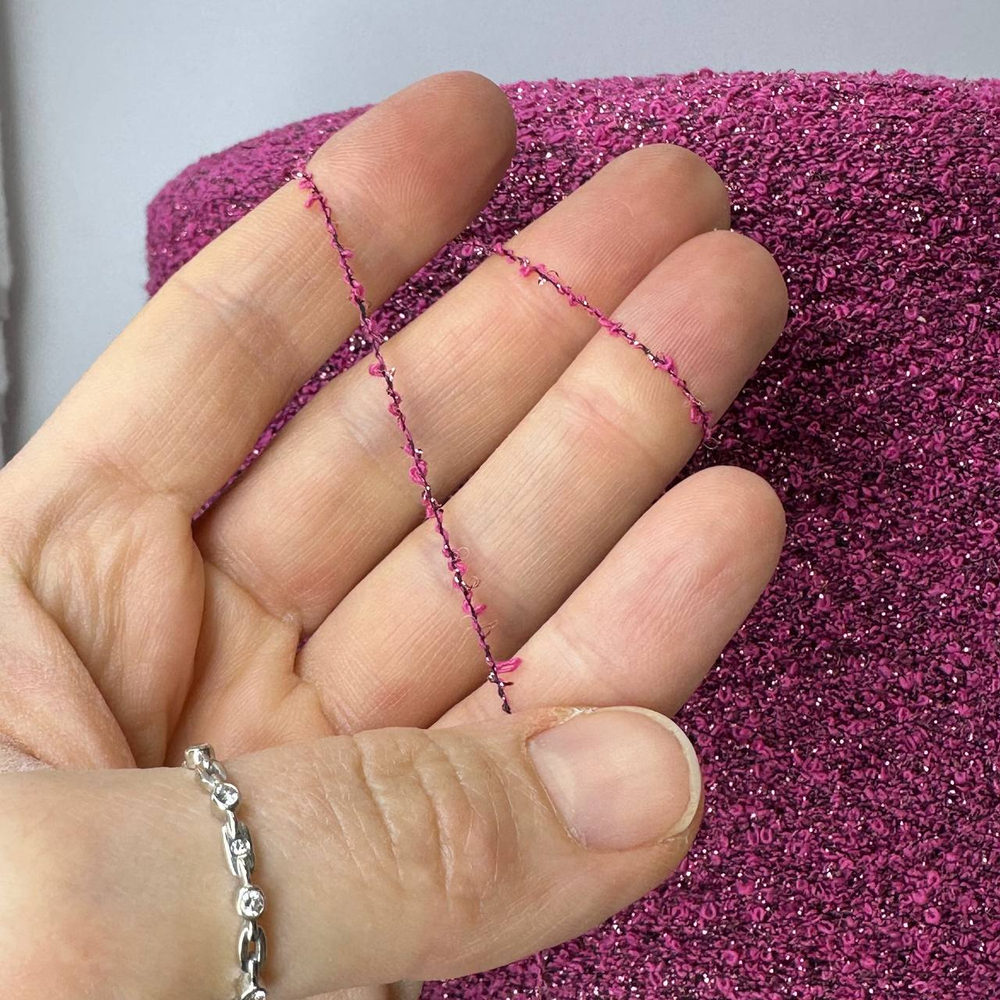 CABALLERO - Azeta Filati; хлопок, люрекс, п/а; мелкое букле; 650м/100гр; цвет: «розовая орхидея» на черной нити, люрекс в цвет;