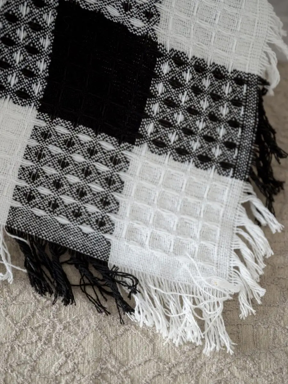 Плед-покрывало клетка из шерсти, Черно-белый
