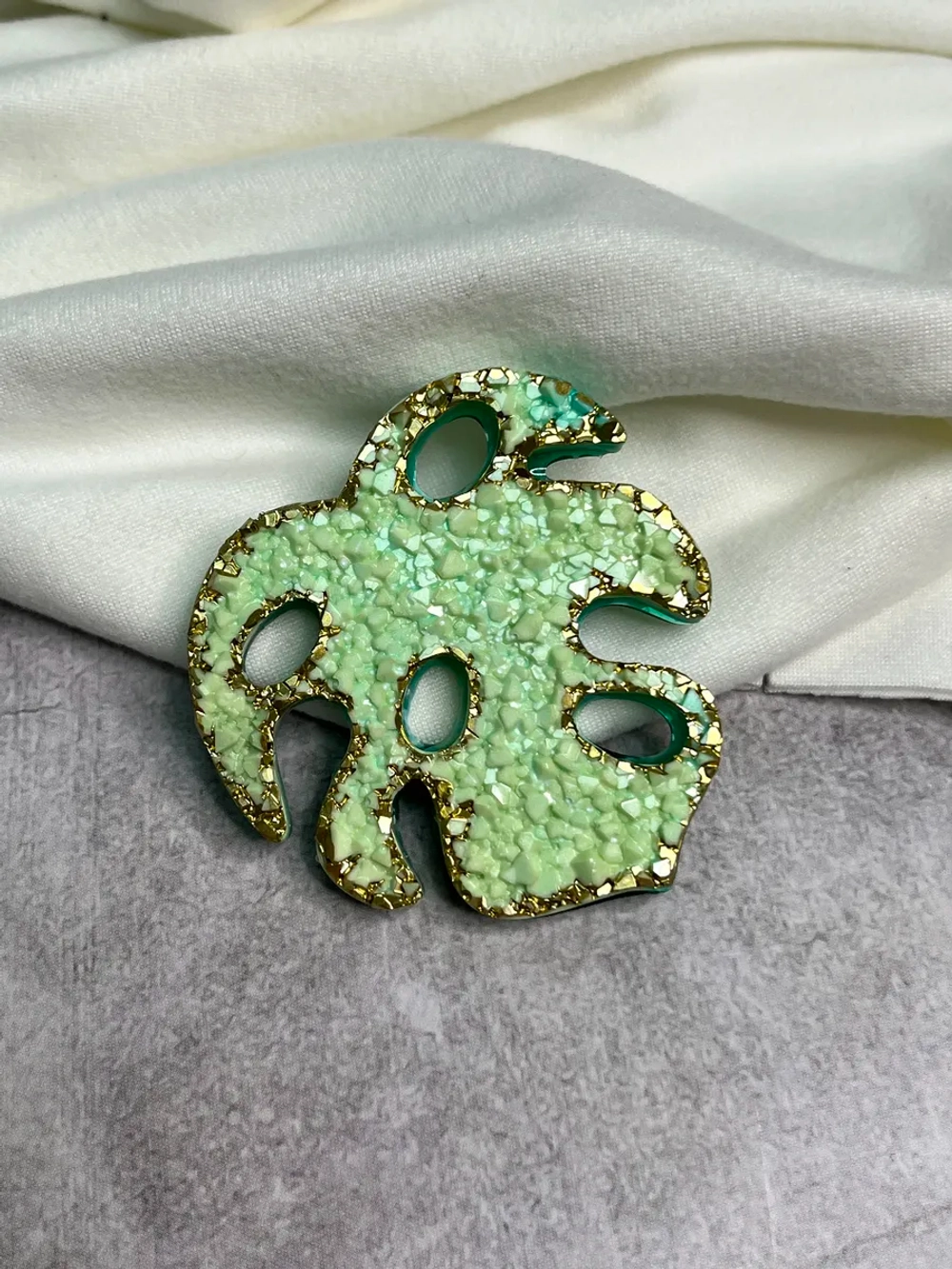 Брошь лист монстеры из смолы