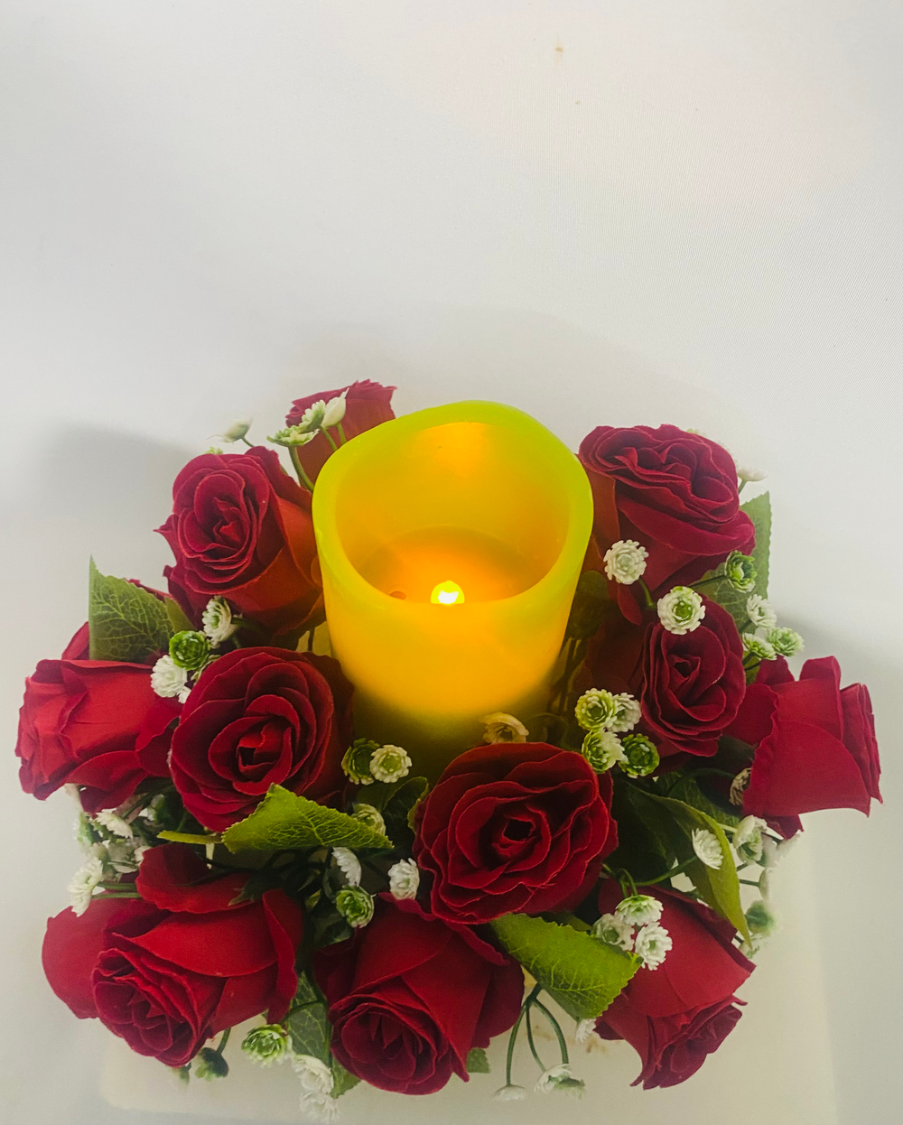 Полянка со свечой на постаменте