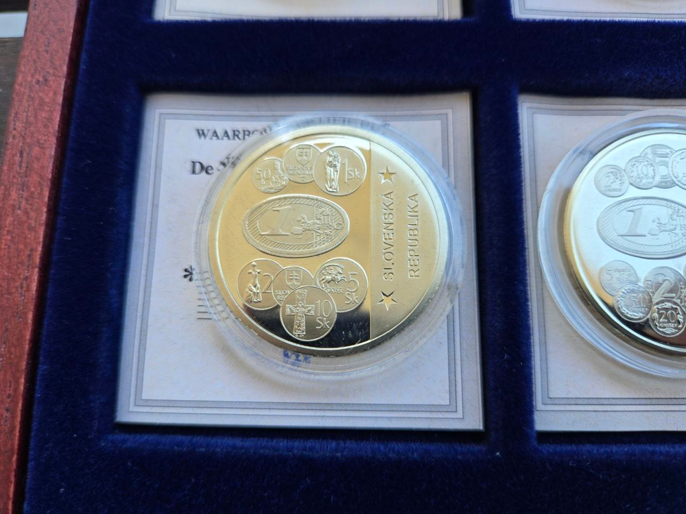 Europe. Exquisite Collection of 12 Euro-Themed Medals — A Numismatic Treasure in a Luxurious Display Case