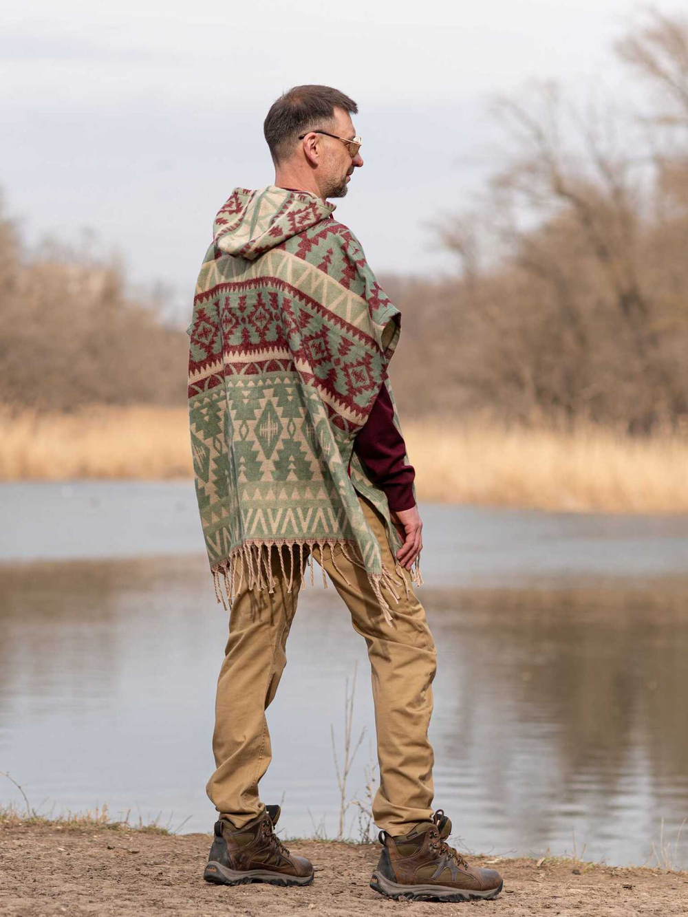 Пончо шерстяное с орнаментом